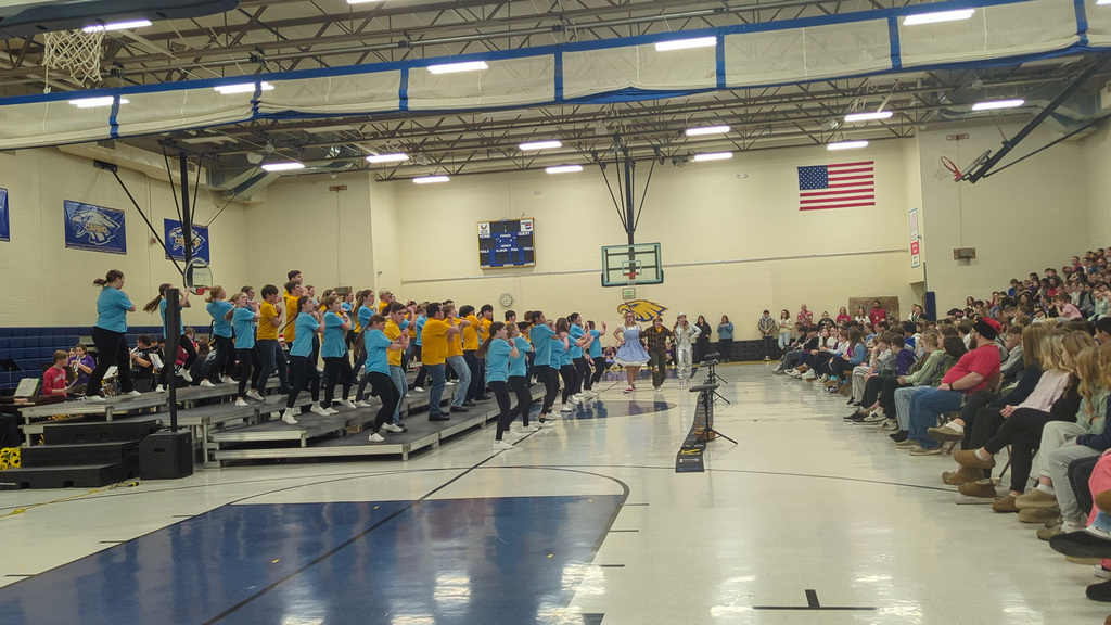 CHS Show Choir performing at Holgate