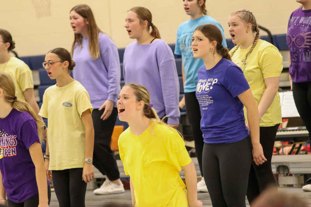 CHS Show Choir performing at Holgate