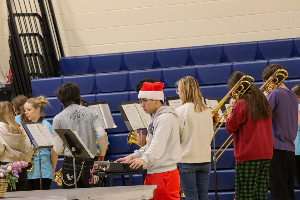 CHS Show Choir performing at Holgate