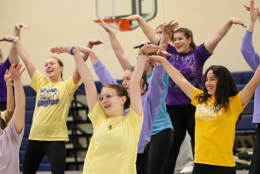 CHS Show Choir performing at Holgate
