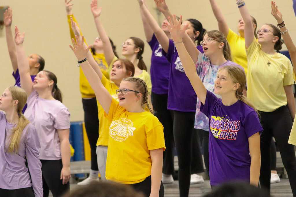 CHS Show Choir performing at Holgate