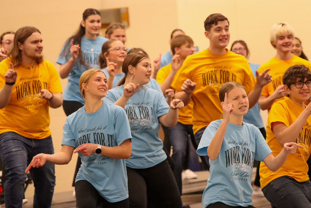 CHS Show Choir performing at Holgate