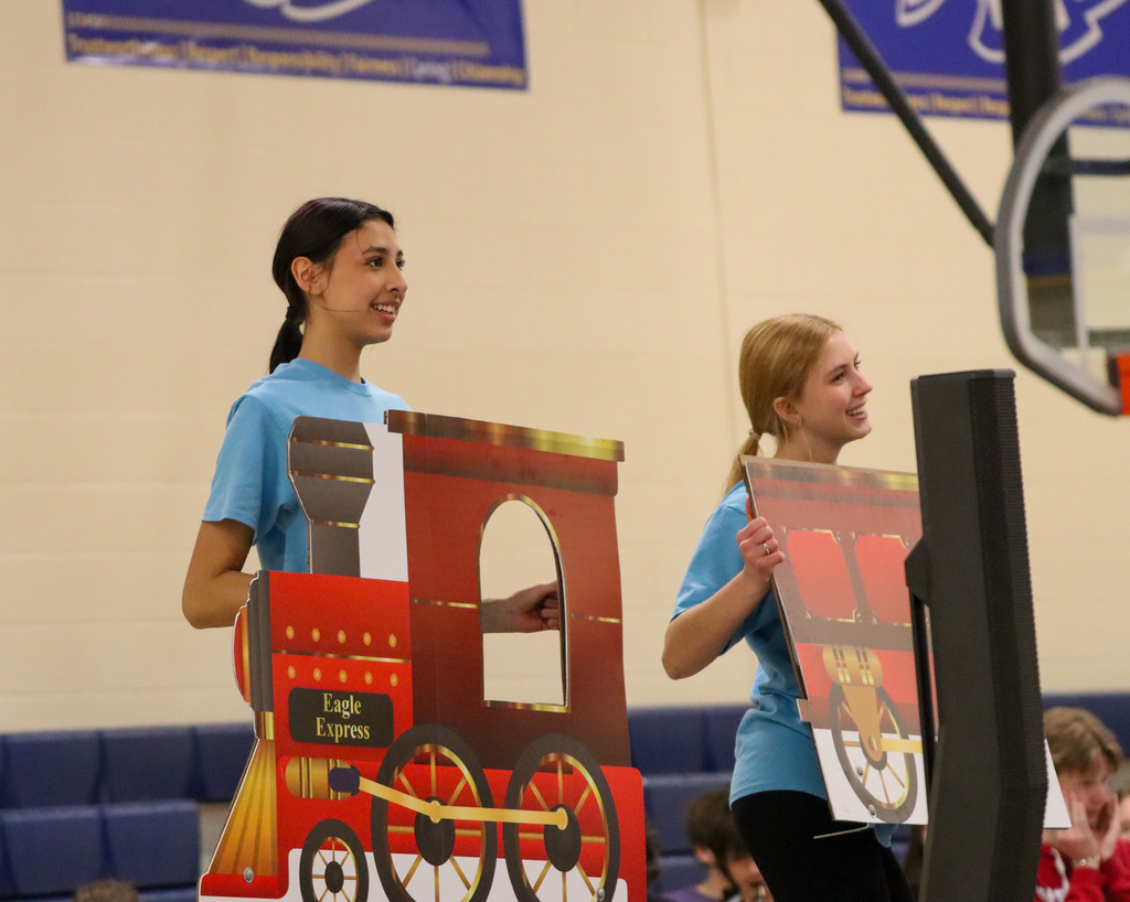 CHS Show Choir performing at Holgate