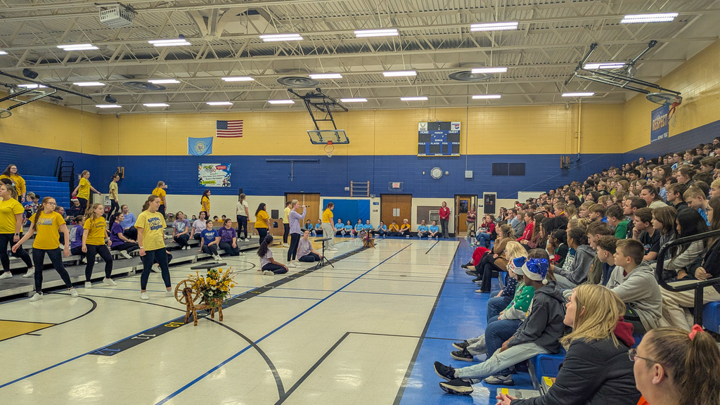 CHS Show Choir performing at SMS