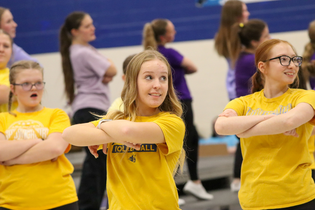 CHS Show Choir performing at SMS