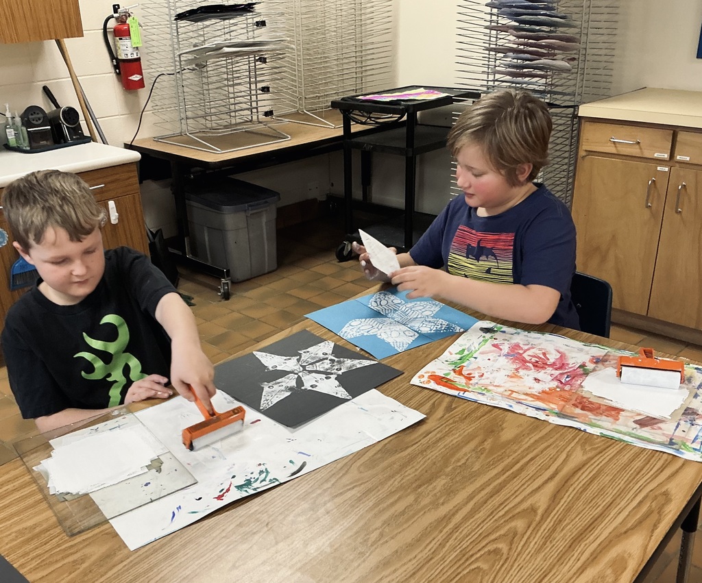 Lincoln students working on printmaking