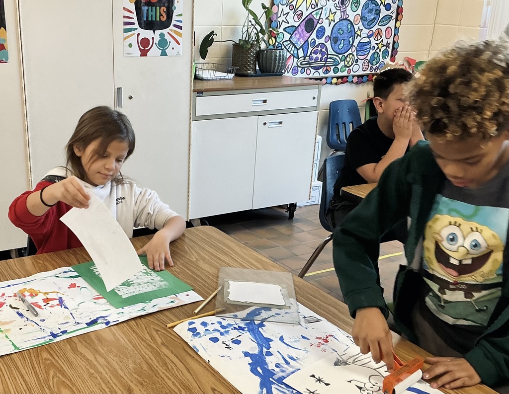 Lincoln students working on printmaking