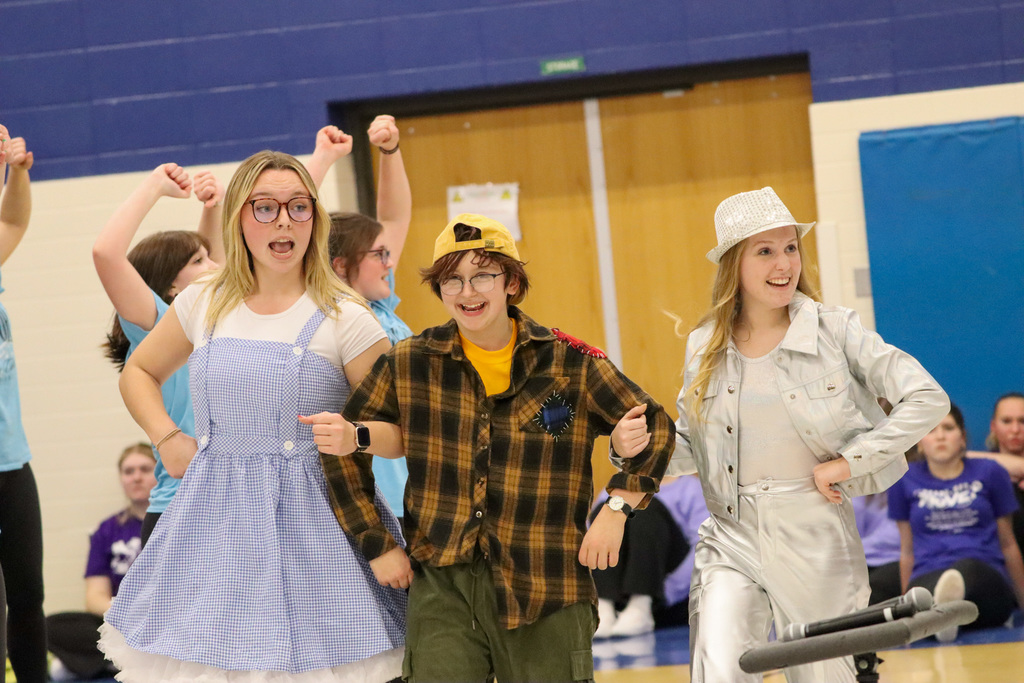 Show choir performing at middle school
