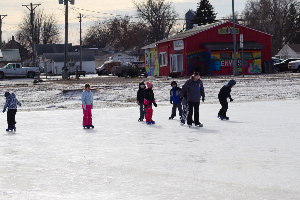 Lincoln students ice skating