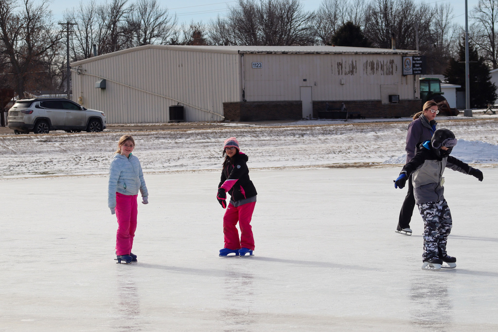 Lincoln students ice skating