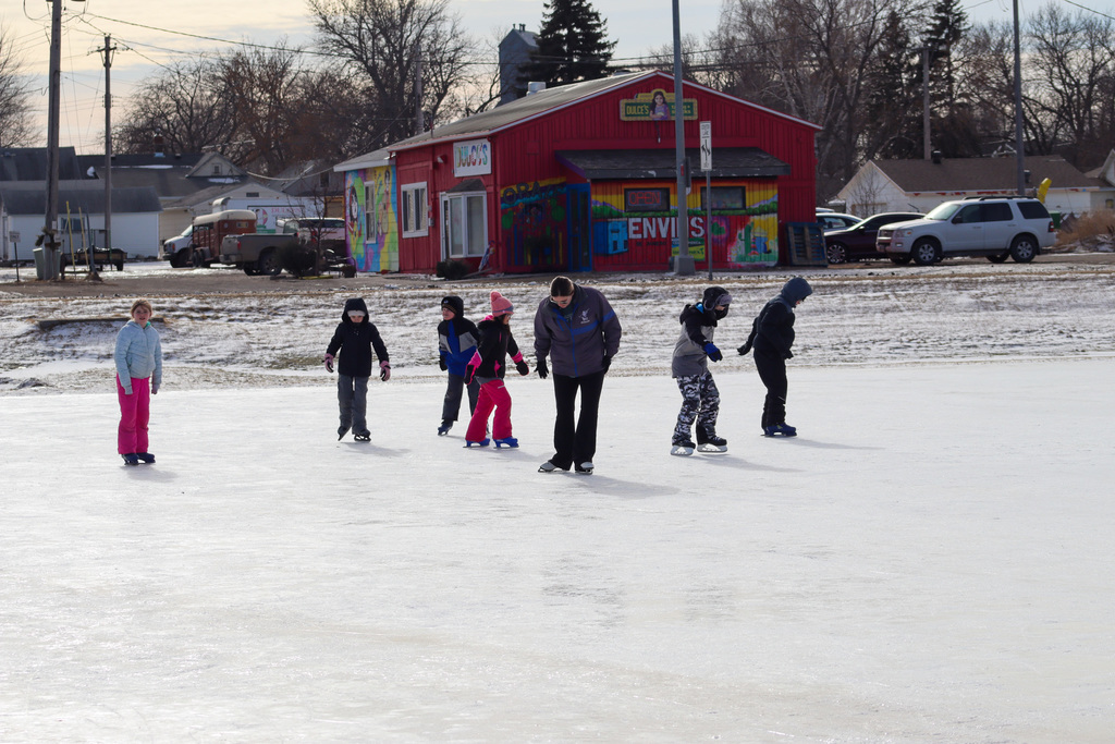 Lincoln students ice skating