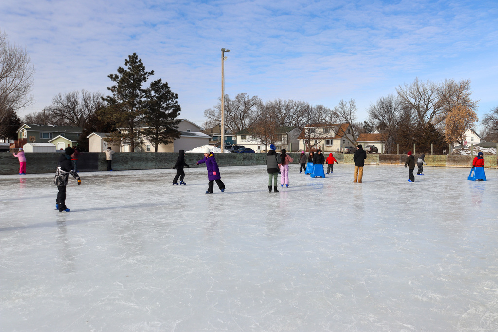 Lincoln students ice skating