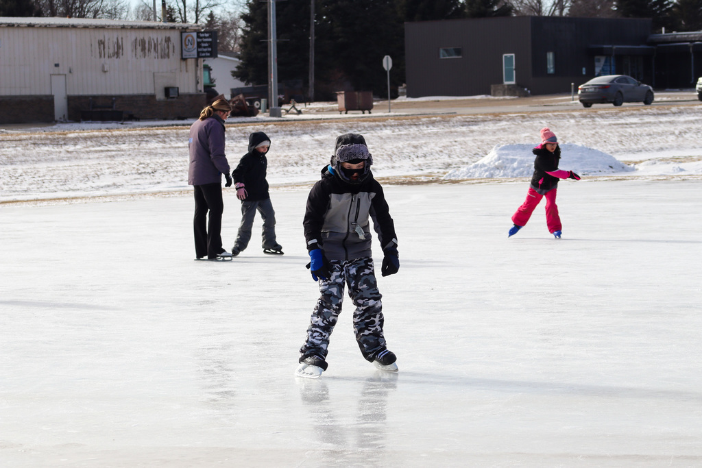 Lincoln students ice skating