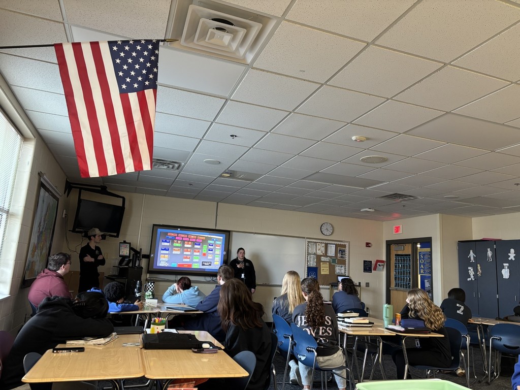 911 Dispatchers give a presentation to Central High School Students