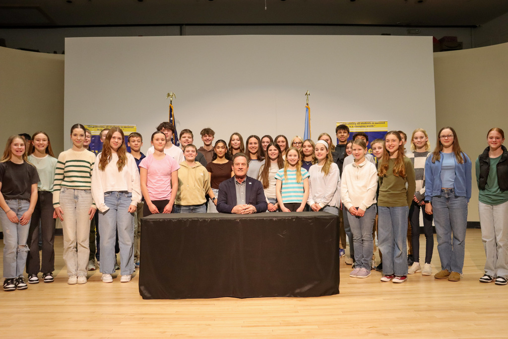Gov. Rhoden with students from Holgate