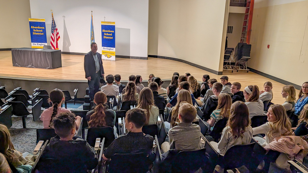 Gov. Rhoden speaking to students at Holgate