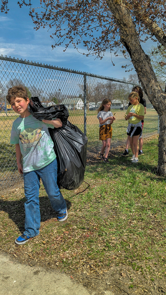 4th graders picking up around  May Overby on Earth Day