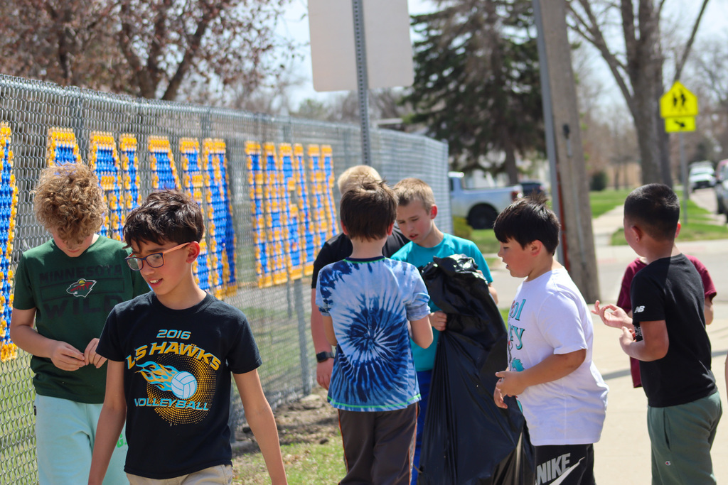 4th graders picking up around  May Overby on Earth Day