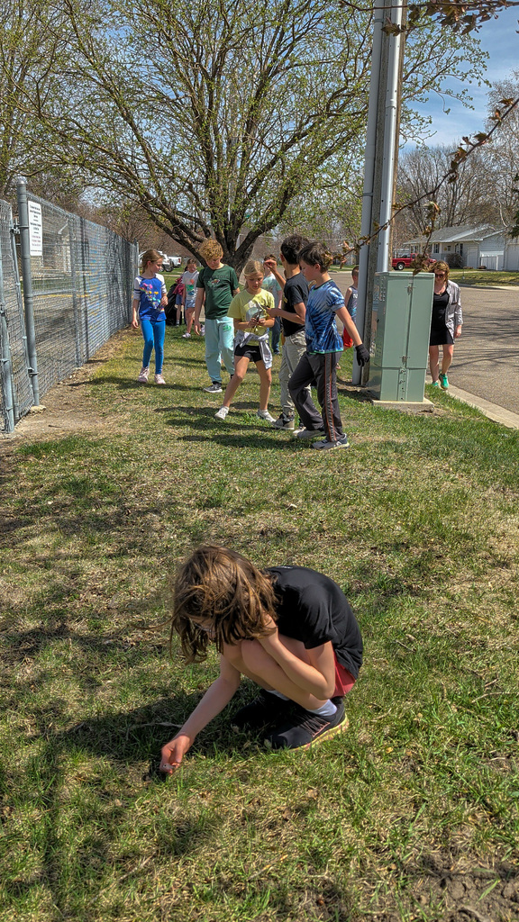 4th graders picking up around  May Overby on Earth Day