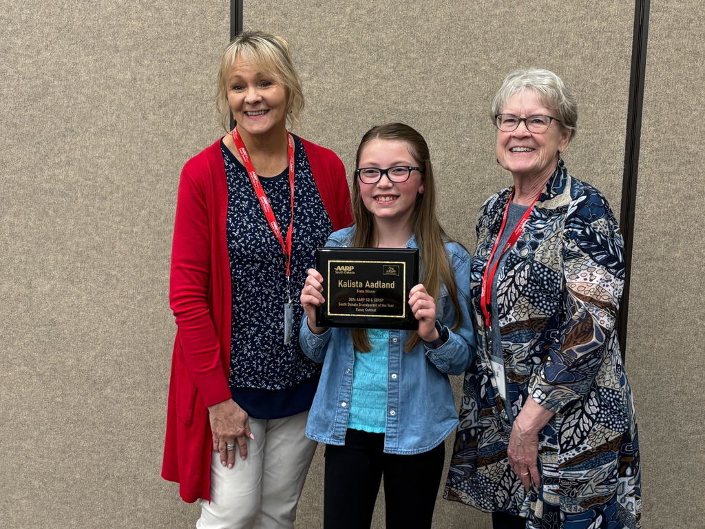 Kalista Aadland Gayle Bortnem and the contest chair