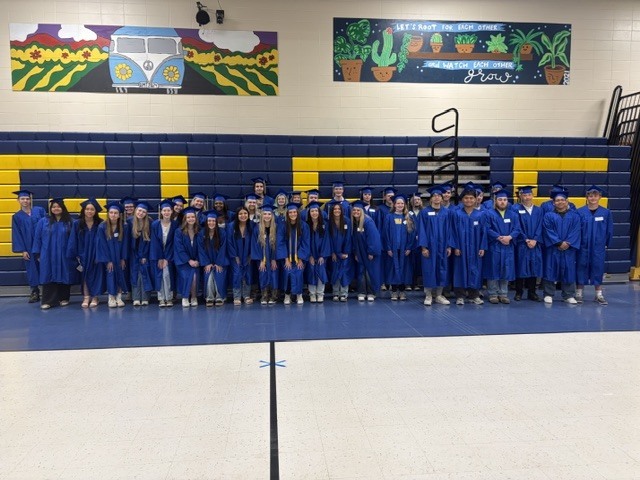 Group photo of OMT seniors at their grad walk
