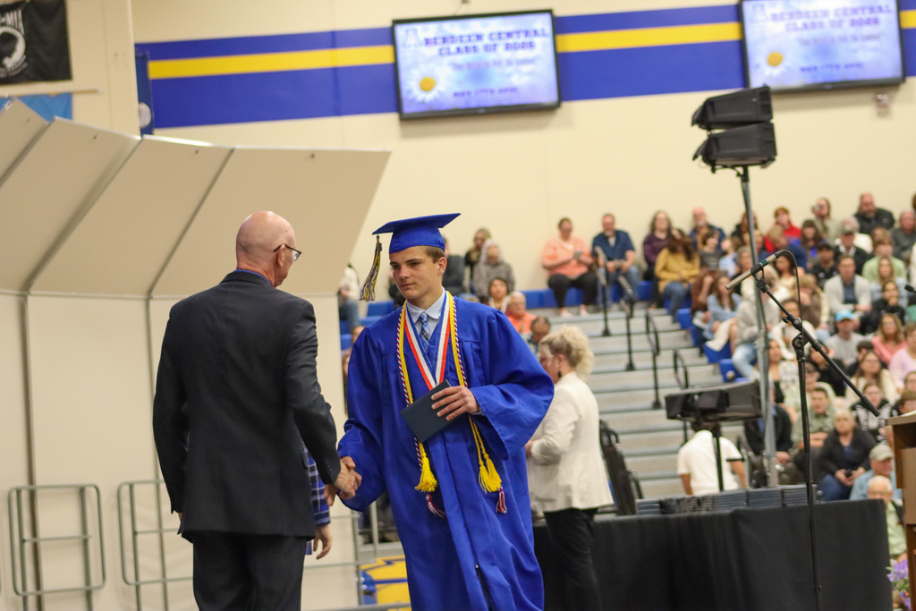 The salutatorian shaking the principal's hand