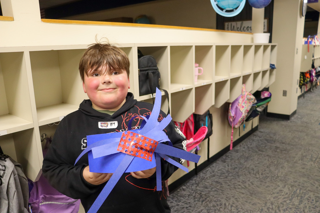Lincoln student with his patrioti craft