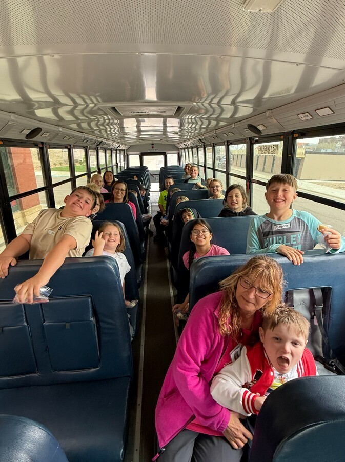 Mike Miller students on the way to the museum