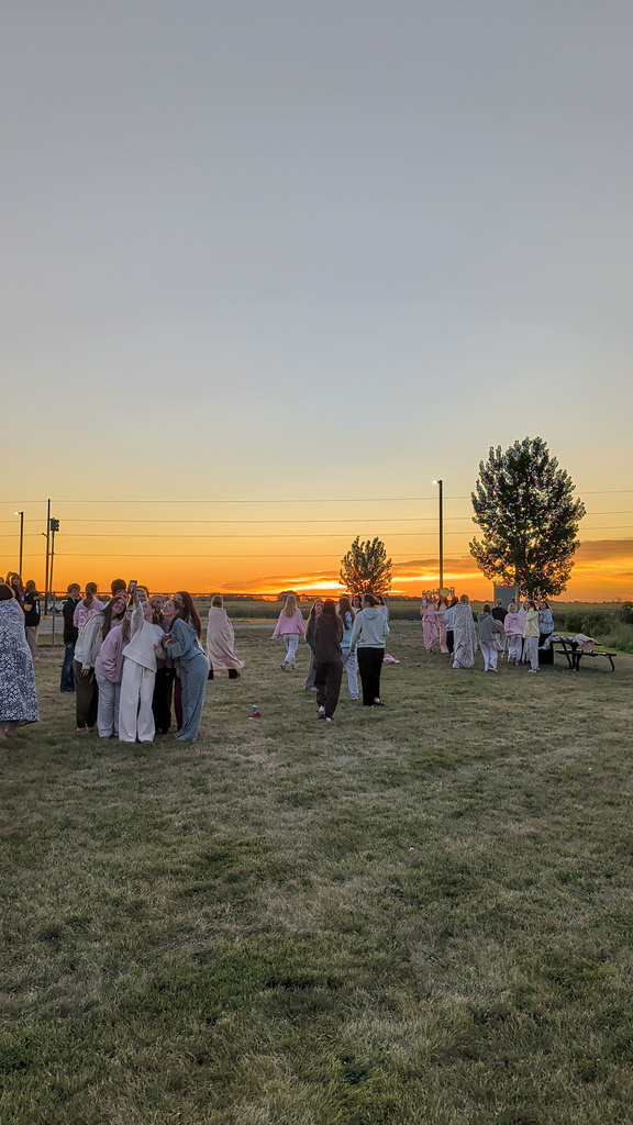 CHS seniors at senior sunrise