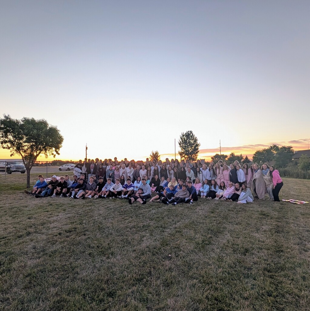 CHS seniors group photo at senior sunrise