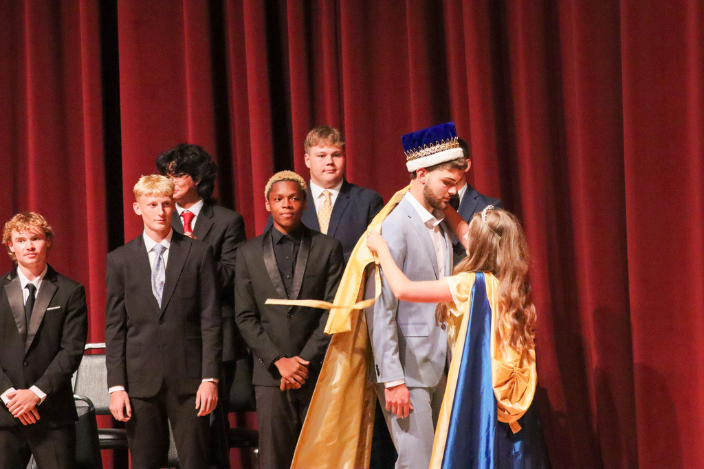 King Brenner receiving his crown
