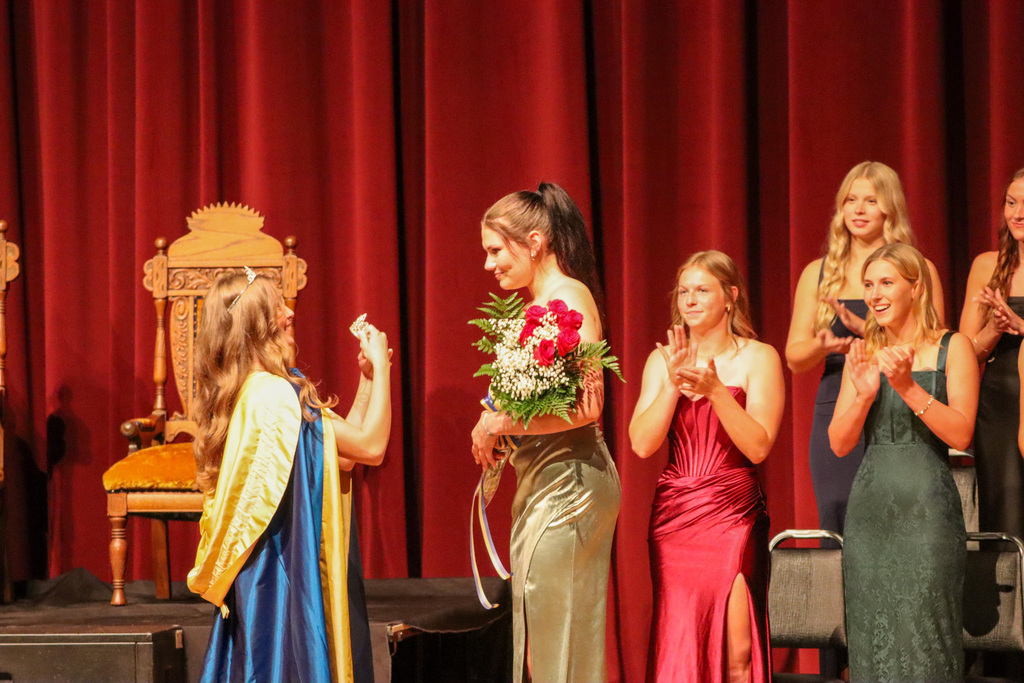Queen Cadynce receiving her crown