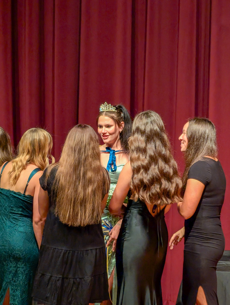 Queen Cadynce speaking with friends