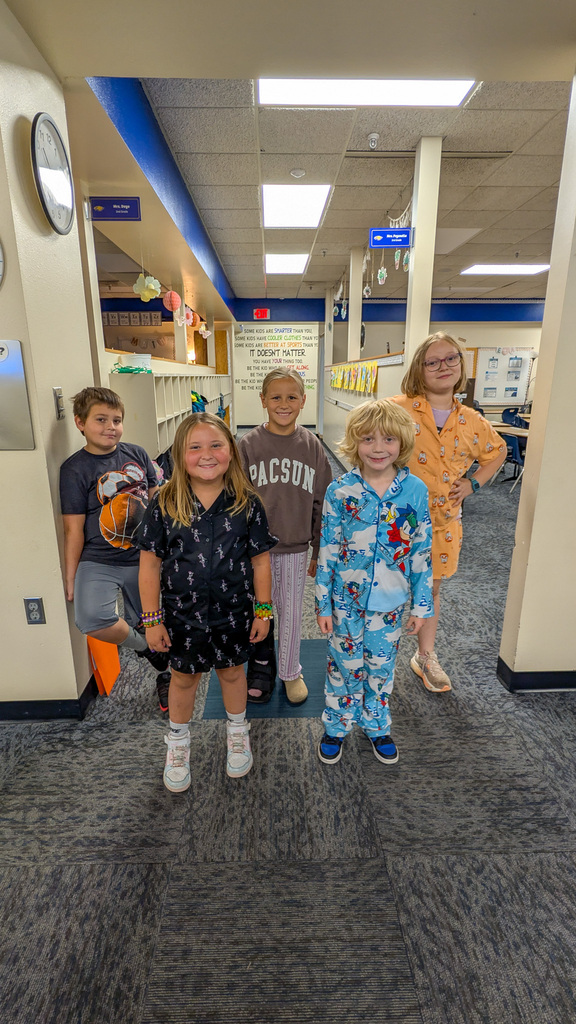 Lincoln students dressed in PJs for Pajama Day