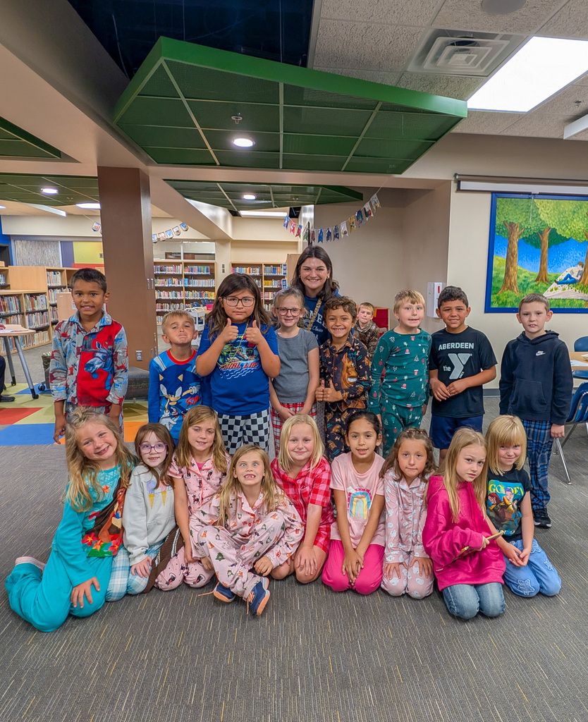 Lincoln students dressed in PJs for Pajama Day