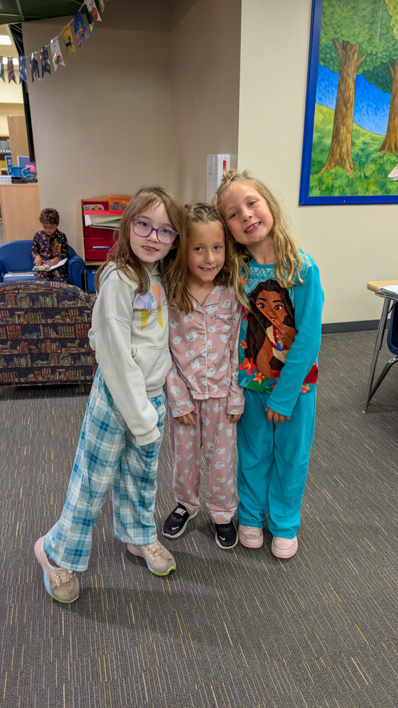 Lincoln students dressed in PJs for Pajama Day