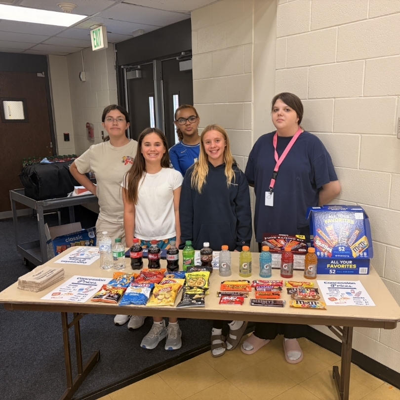 HMS Youth Power did an awesome job serving concessions! Check out their concessions at Holalgate during our next middle school volleyball home games: September 28, October 8, 13, & 15!