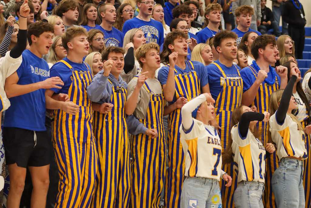 CHS students cheering at the pep rally