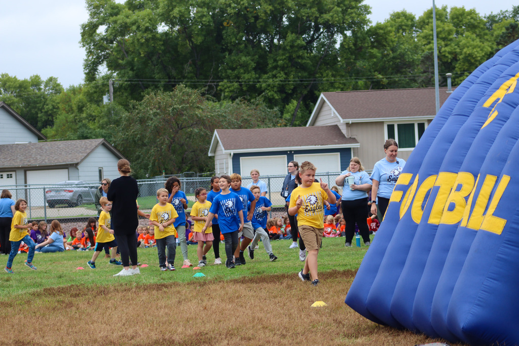 Simmons Elementary students participating in a fun run outside the school