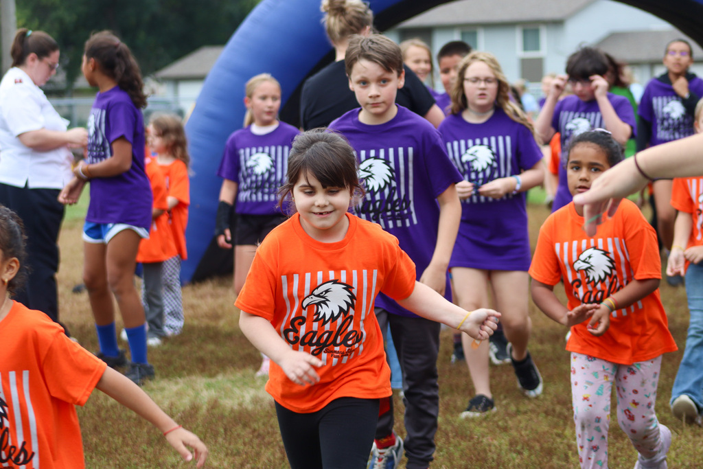 Simmons Elementary students participating in a fun run outside the school