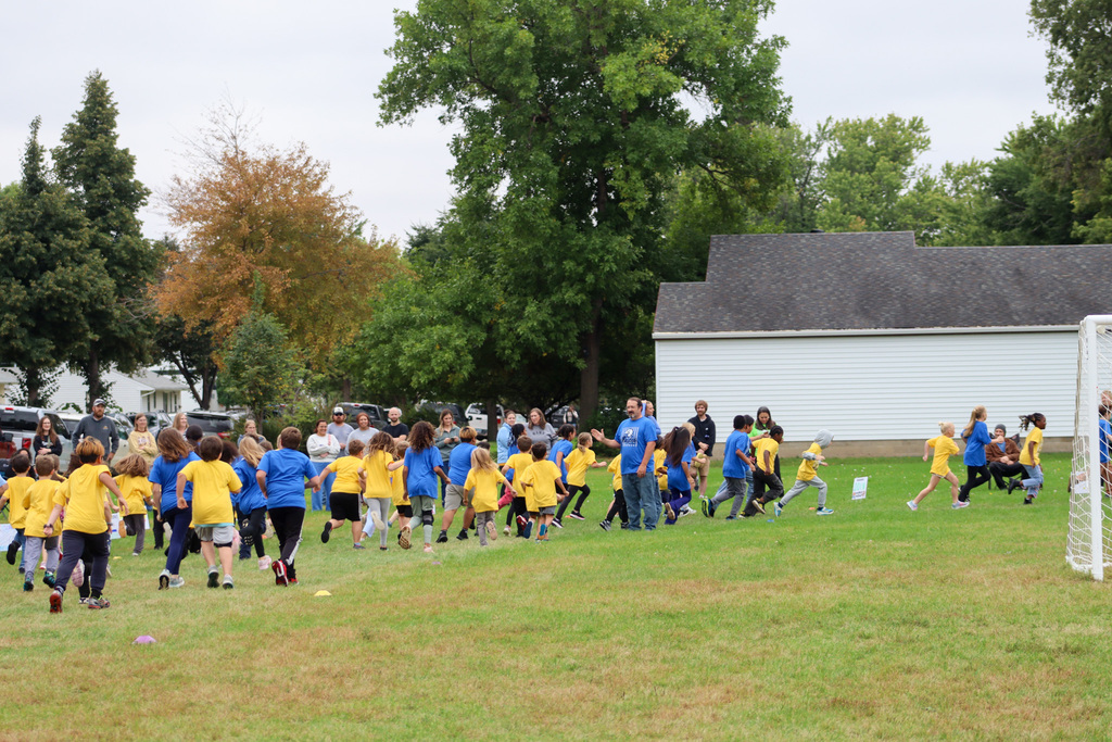 Simmons Elementary students participating in a fun run outside the school