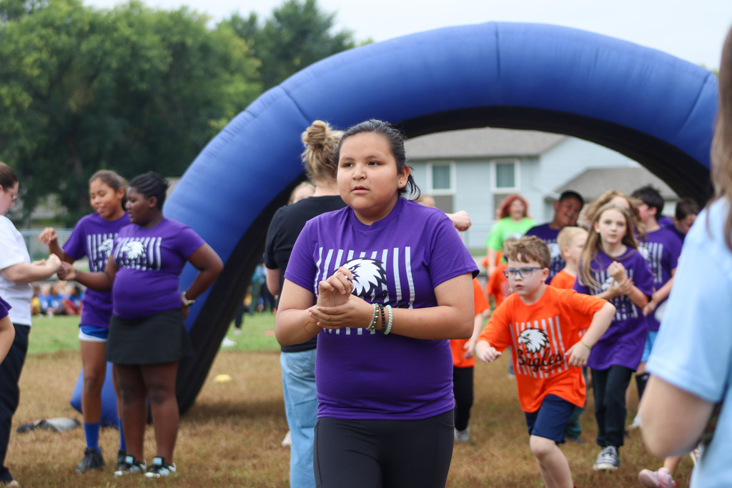 Simmons Elementary students participating in a fun run outside the school