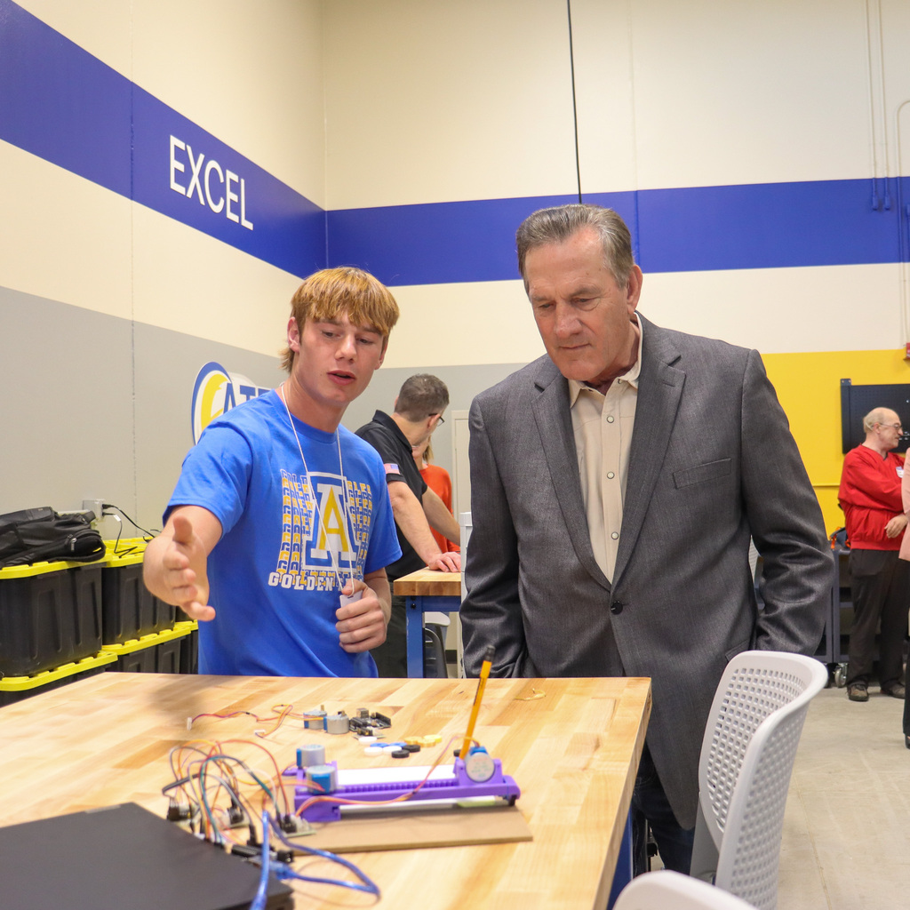 CHS student with Gov. Rhoden in the ATEC Lab