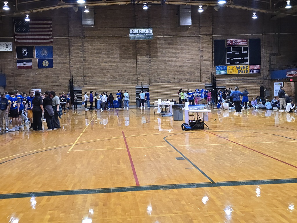 SMS students learning about health careers at Camp Med