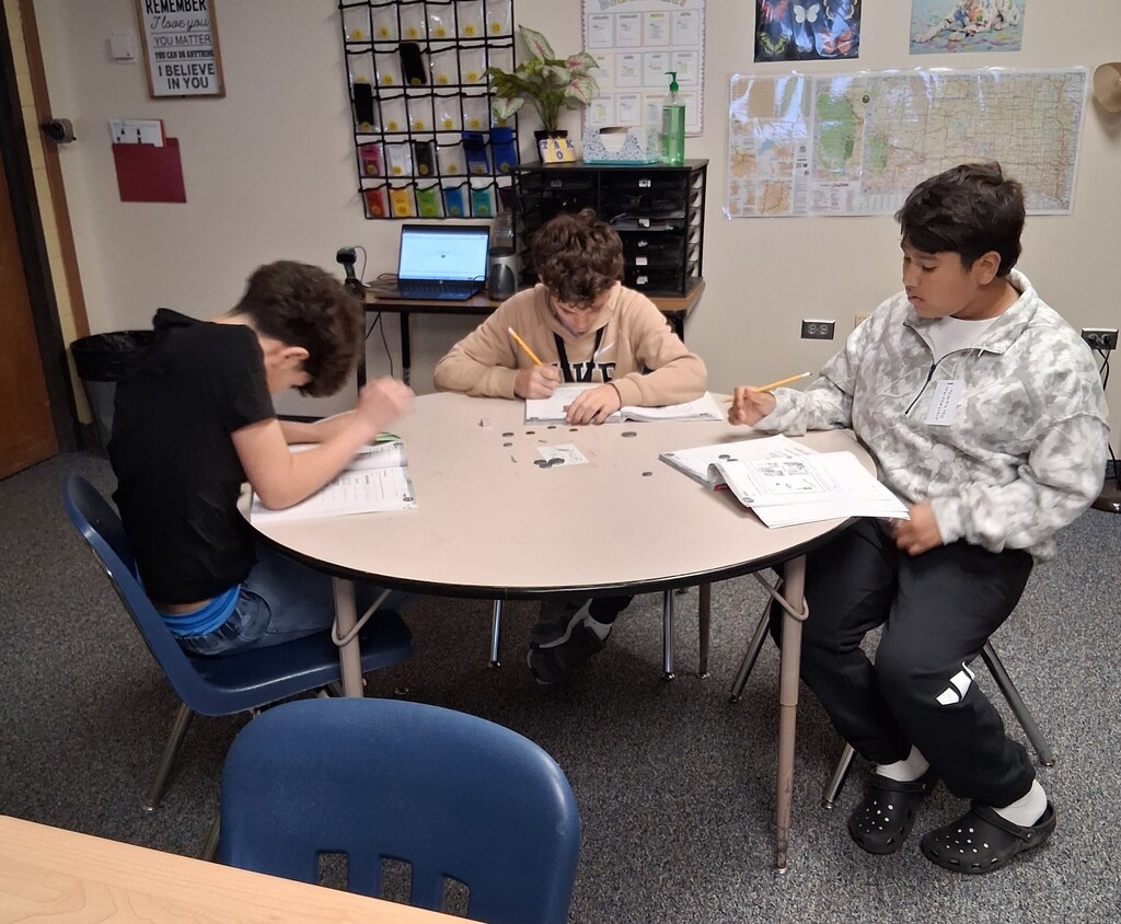 6th graders identifying and counting money in English