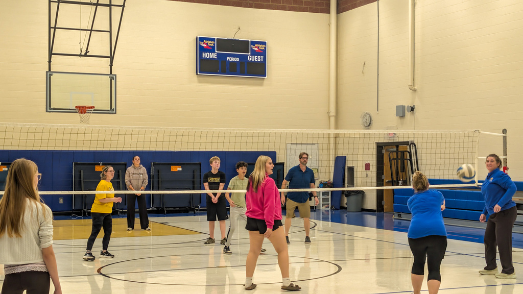 SMS students, family, and staff playing volleyball at Family Fun Night
