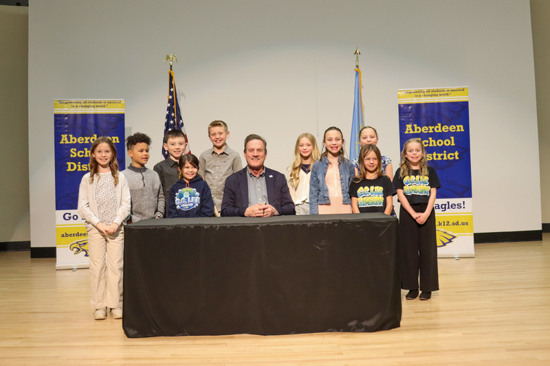 Gov. Rhoden with C.C. Lee students