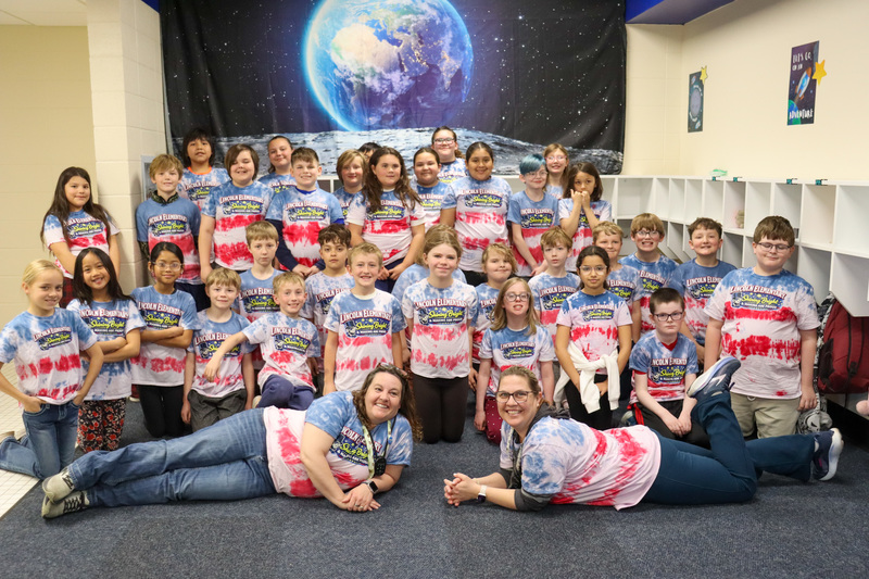Lincoln Elementary 4th grade students and teachers in patriotic shirts
