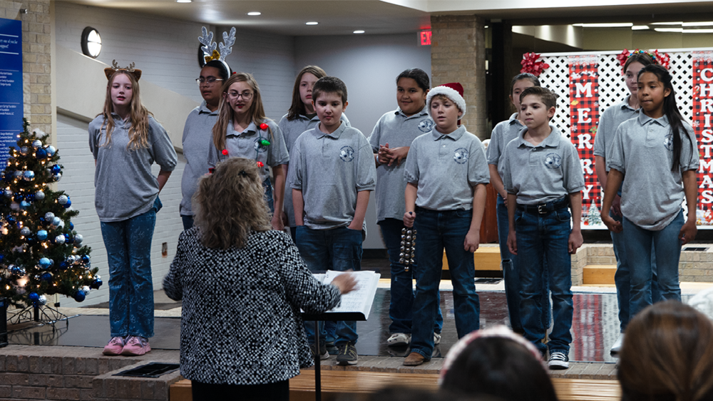 Thomas Elementary School Choir students