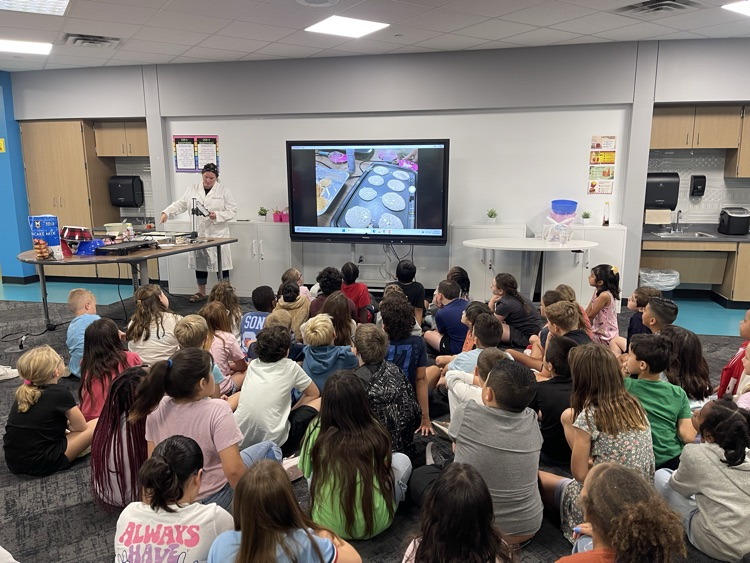 students watching pancake experiment 